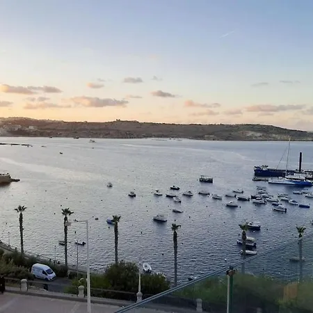 New Seafront - Spectacular Views דירה *