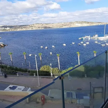 New Seafront - Spectacular Views דירה