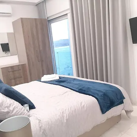 New Seafront - Spectacular Views 세인트폴스베이