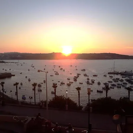 New Seafront - Spectacular Views * 세인트폴스베이